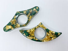 Holly Grove Book Holder: Diamond