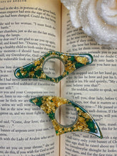 Holly Grove Book Holder: Diamond