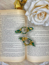 Holly Grove Book Holder: Diamond