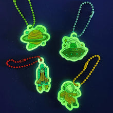 Shrink-Its!: D.I.Y. Shrink Art Kit - Glow Buddies (28 PC Set)